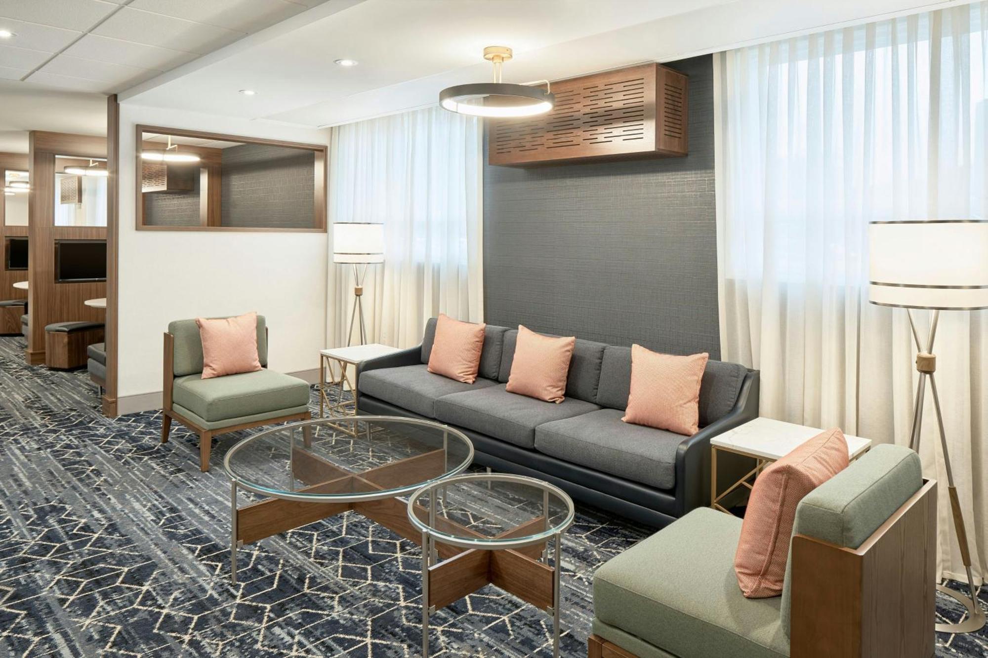 Отель Courtyard By Marriott Regina Downtown Экстерьер фото