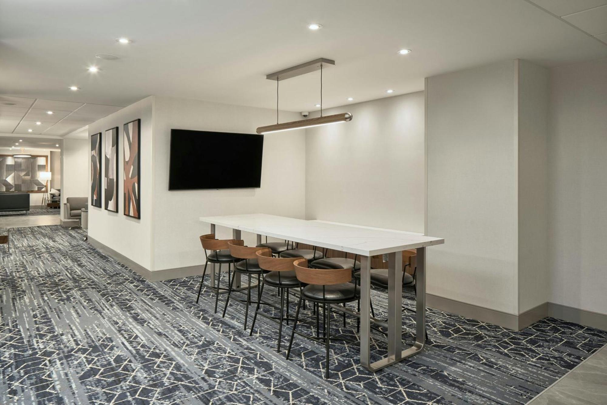 Отель Courtyard By Marriott Regina Downtown Экстерьер фото