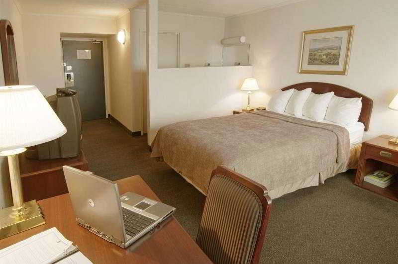 Отель Courtyard By Marriott Regina Downtown Номер фото
